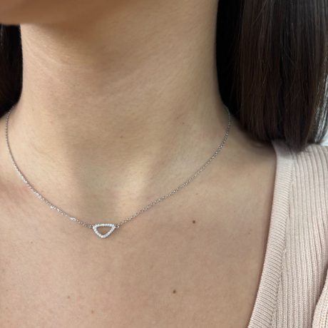 Colier argint scurt decorat cu pandantiv triunghi cu cristale zirconia Essentials, 01V01-Y2105, Oxette Romania