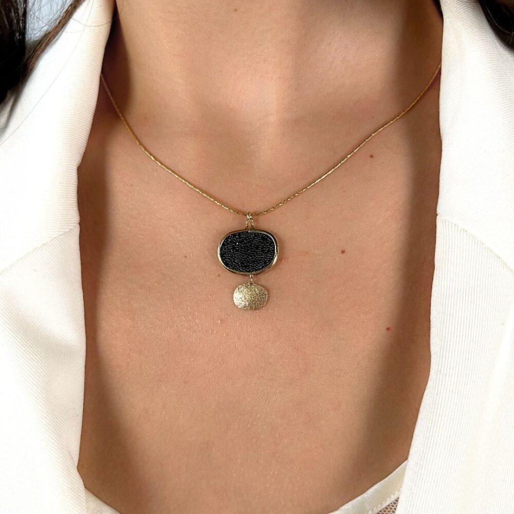 Colier argint placat cu aur galben de 18K cu pandantiv oval si cristale caviar Sunset, 01X05-04070, Oxette Romania