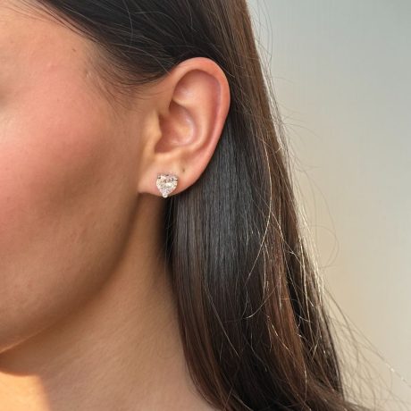 Cercei argint pe ureche inimi decorate cu cristale zirconia incolore Essentials, 03V01-Y6015, Oxette Romania